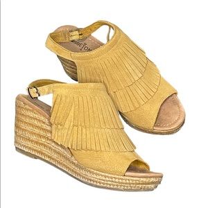 Minnetonka tan suede leather open toe sling-back wedge heels size 8